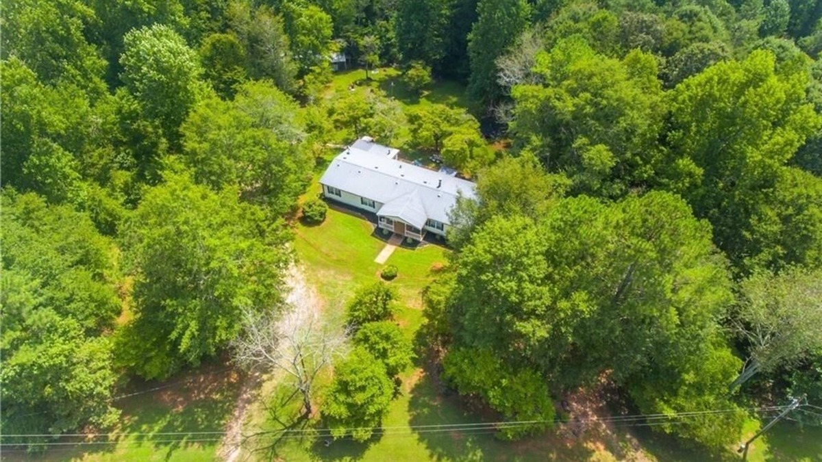 Winder House | Wine Country Visit for the Whole Family in Winder, Georgia