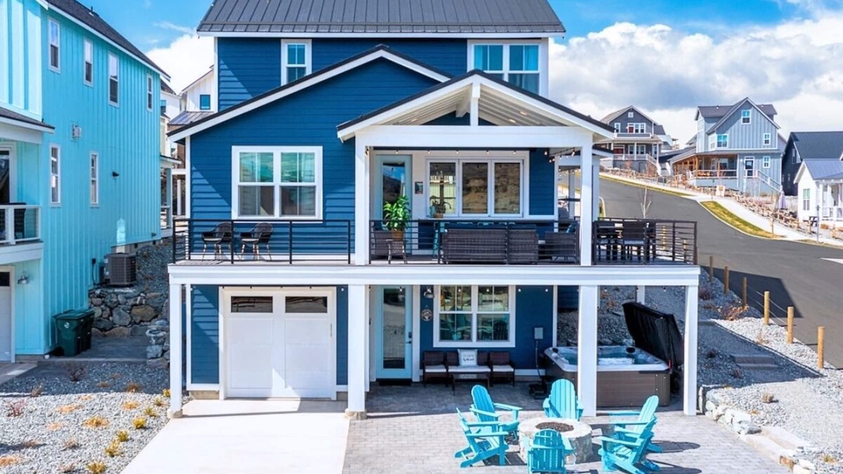 Chelan House | Wine Down at The Lookout at Lake Chelan