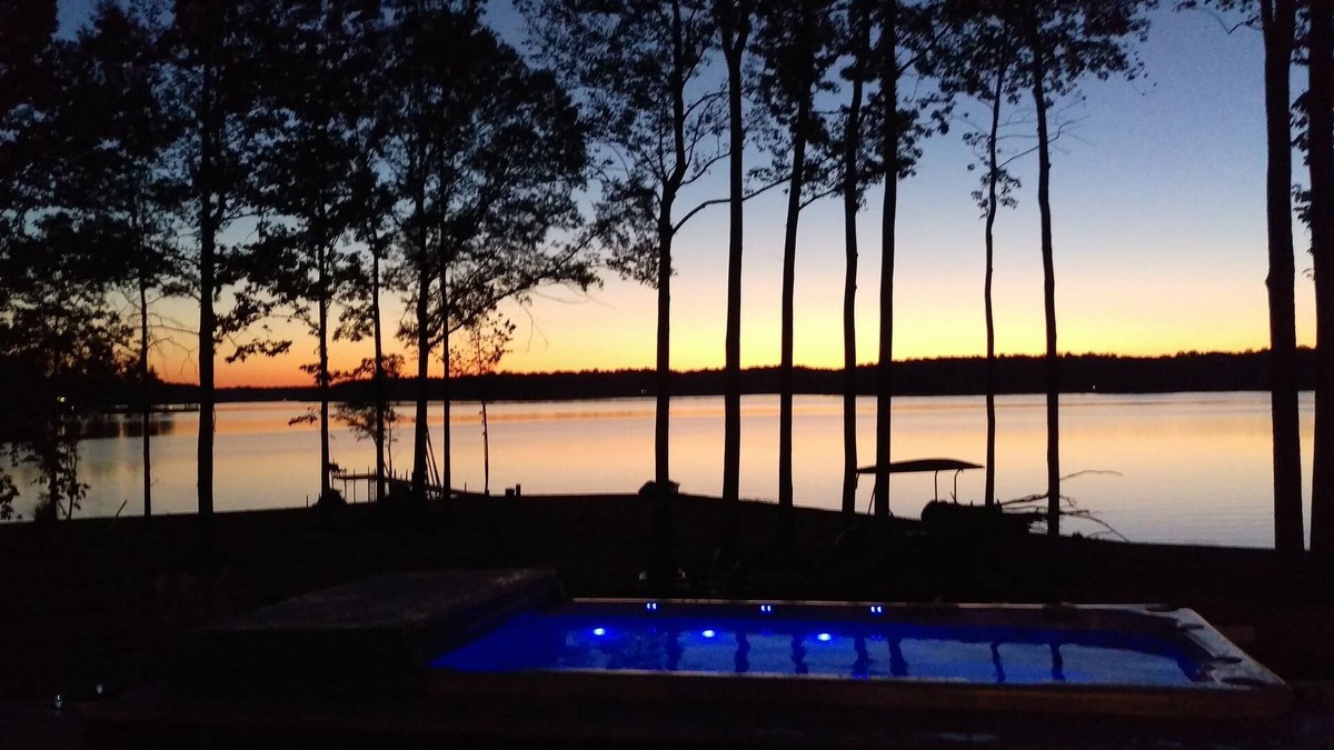 Bumpass House | Wine Down: Your Southern-Style Waterfront Getaway on Lake Anna's Private Side