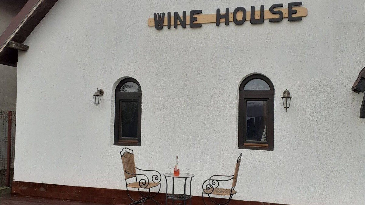 Urlati House | Wine House