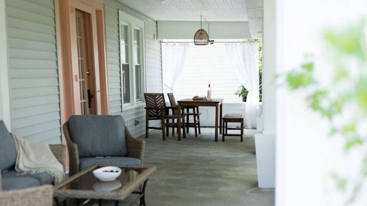 Madison Beach Cottage | Wine|Lake|Geneva-On-The Lake|CLE