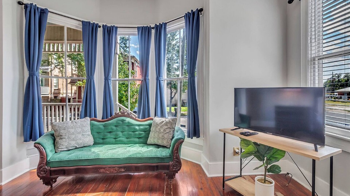 Savannah Victorian District Apartment | Wine, Laughs & Porch Vibes ,At Deuling Sister Inn, Walk to Forsyth Park