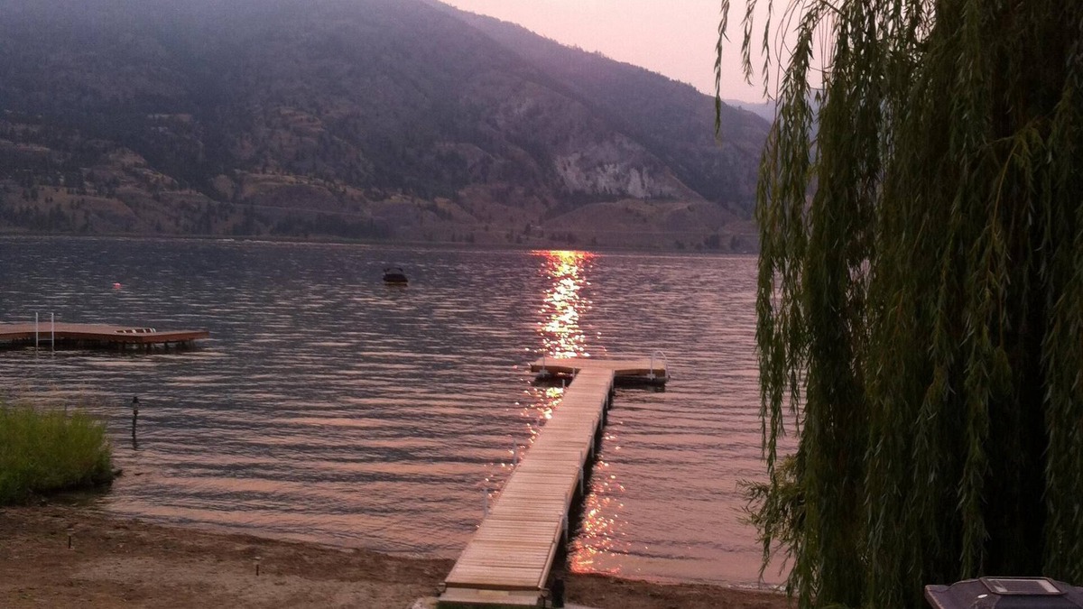 Okanagan-Similkameen House | Wine&Sun Escape! Beach &Dock.Great 4 Families & Pets! You get the whole suite.