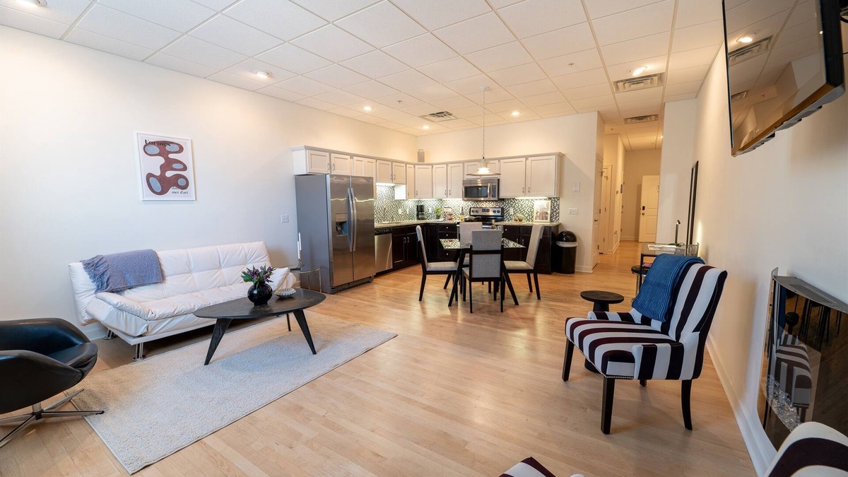 Saint Joseph Condo | Wine & Waves | Downtown Rooftop Deck | Fireplace