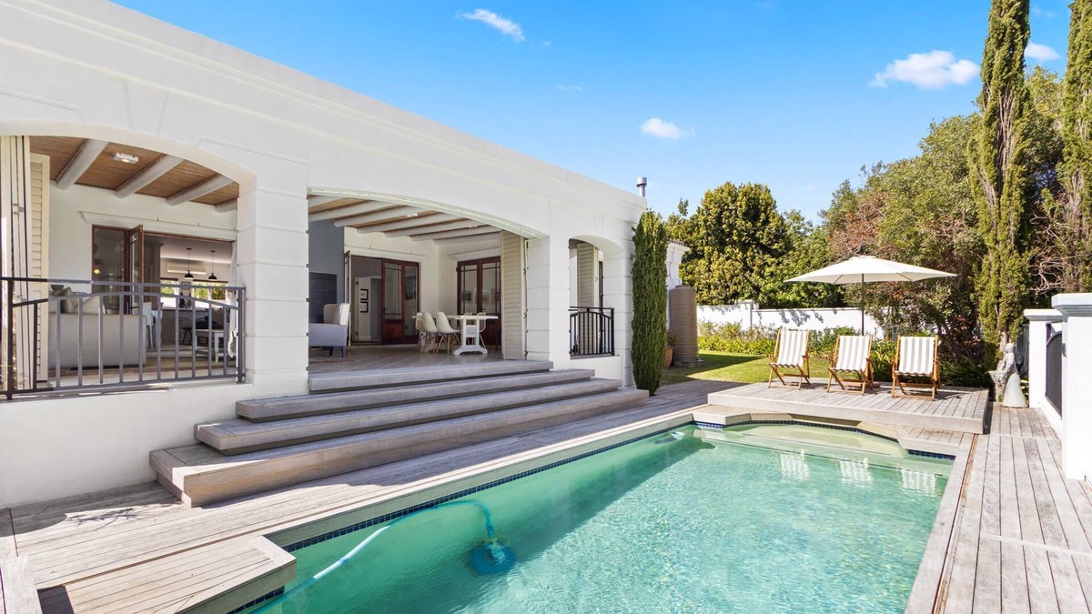 Raithby House | Winelands Villa - Three Bedroom House, Sleeps 6