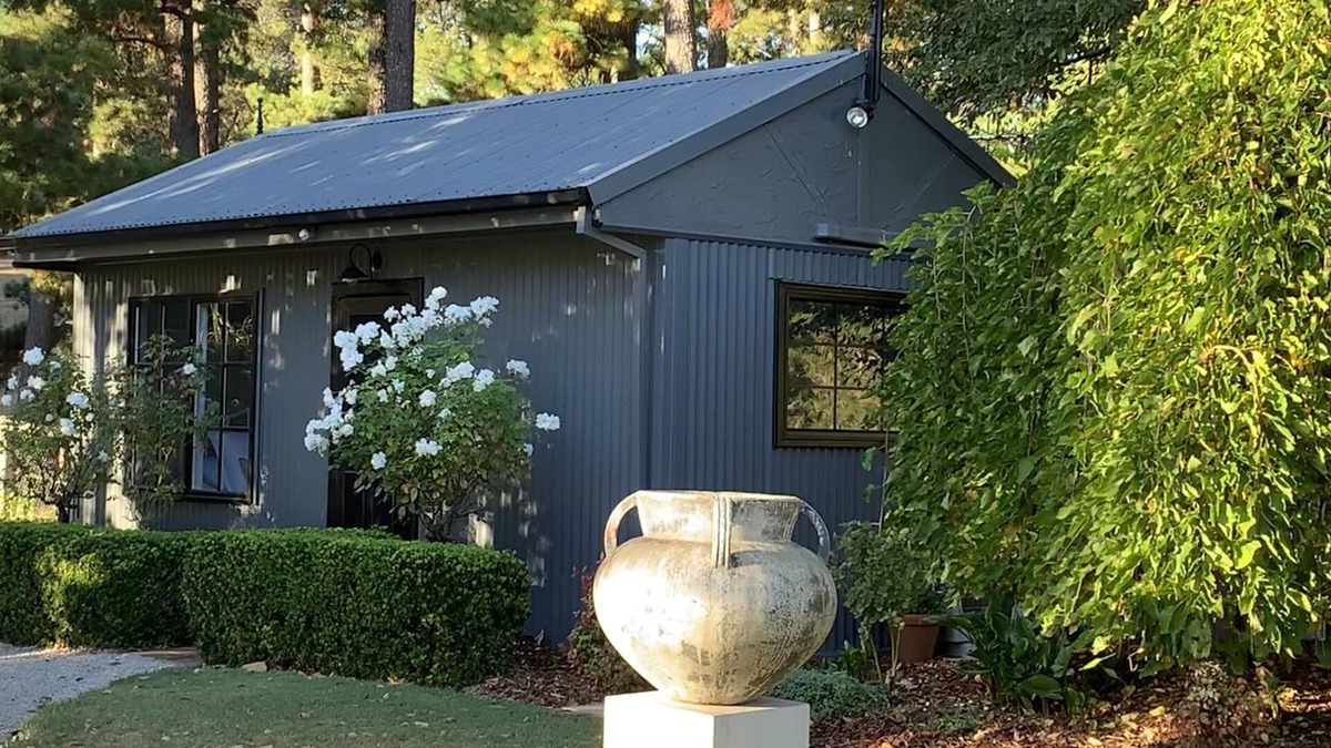 Balhannah Cottage | Winemaker's Hut - the idyllic weekend break away
