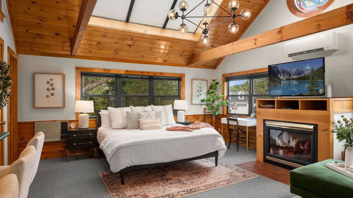 North Andover Apartment | Winery Studio w/Private Hot Tub,Fireplace,Tasting