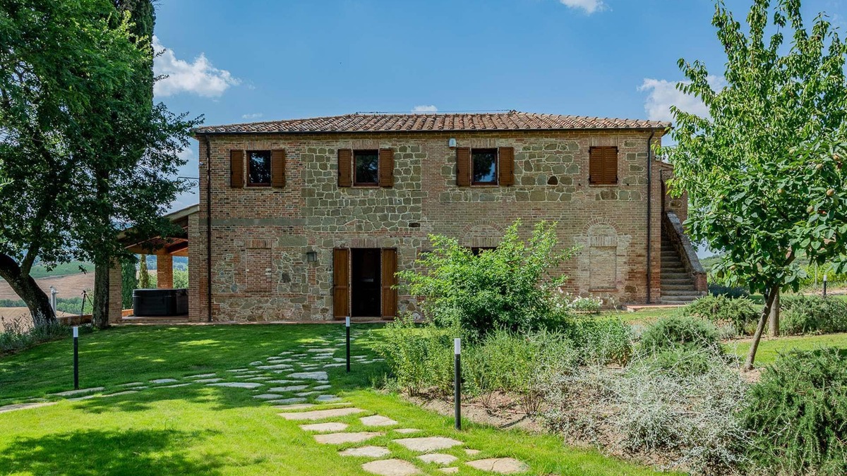 Montepulciano Villa | Winery Villa in the heart of Nobile Vineyards.
