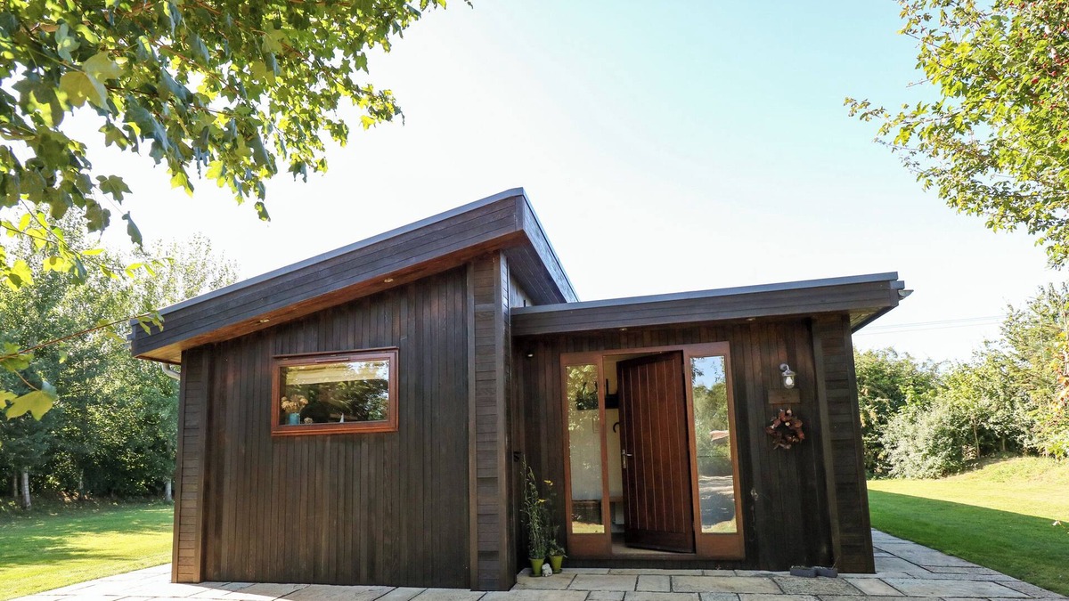 Barnsdale Cottage | WING, pet friendly, with open fire in Exton, Rutland