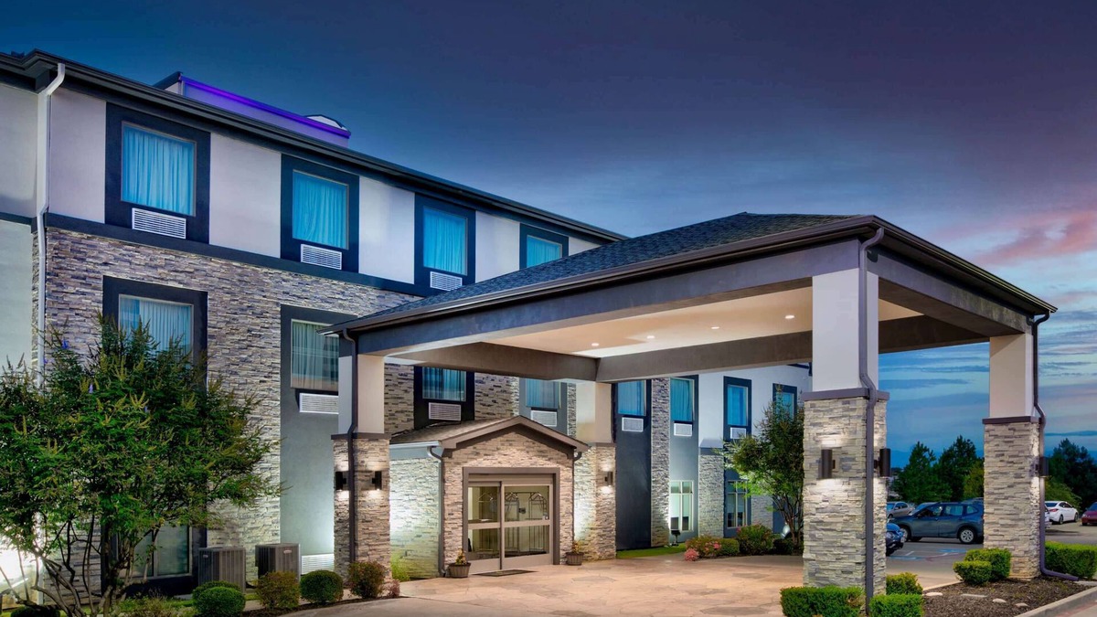 Longview Hotel | Wingate by Wyndham Longview North