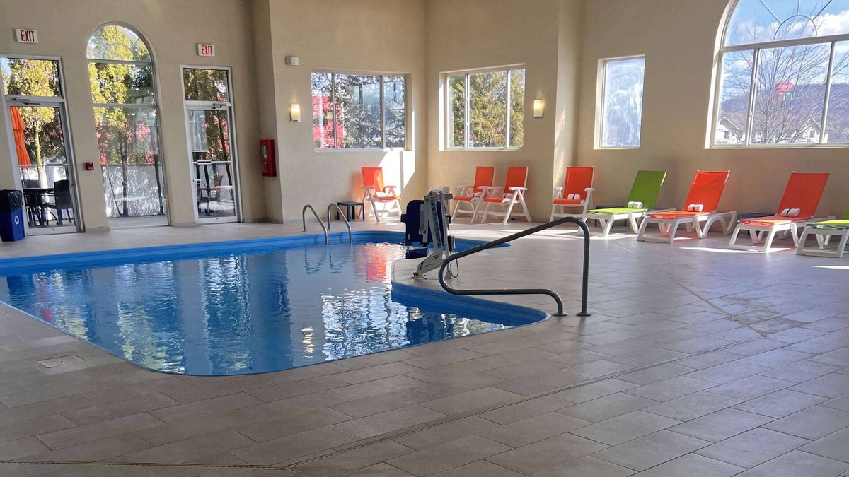 New Stanton Hotel | Wingate by Wyndham Pittsburgh/New Stanton