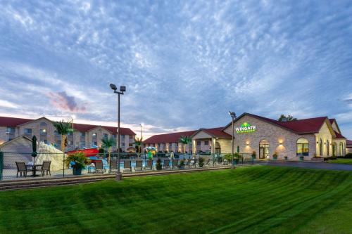Lake Delton Hotel | Wingate by Wyndham Wisconsin Dells Waterpark