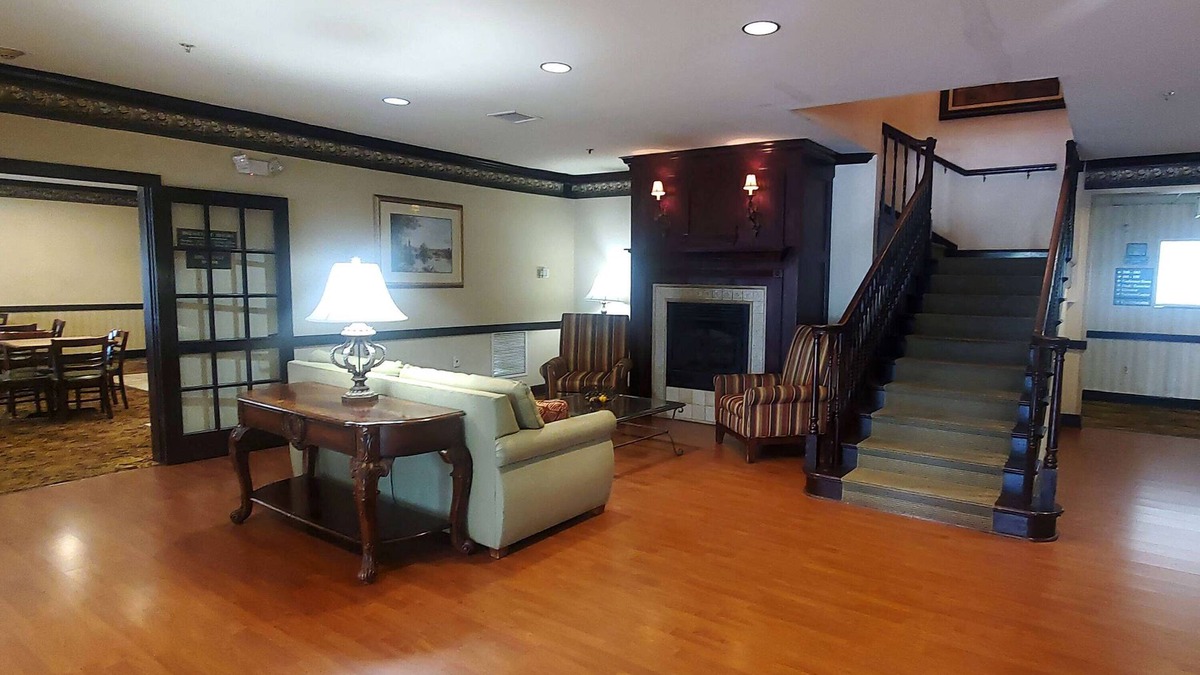 Austintown Hotel | Wingate by Wyndham Youngstown/Austintown