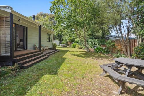 Carterton House | Wingspan Cottage - Carterton Holiday Home