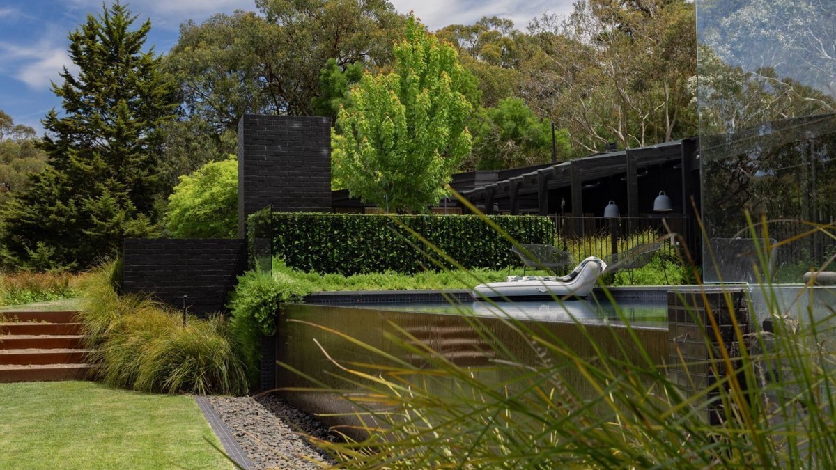 Red Hill South House | Winifred - Heart of the wine region.