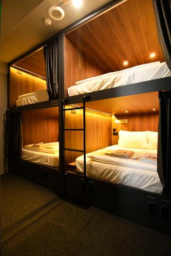 Chinatown Hotel | Wink at McCallum Street