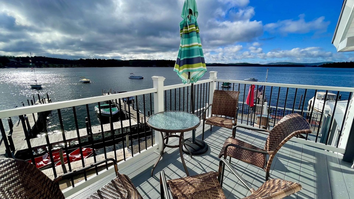 Wolfeboro Apartment | Winni lakefront room @ Windrifter Yacht Club