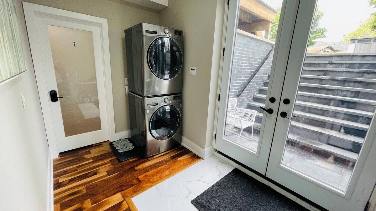 Wexford House | "Winnie The Pooh" Cozy Solo Studio Toronto