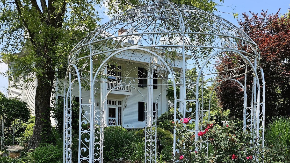 Madison Heights Bed & Breakfast | Winridge Manor B&B