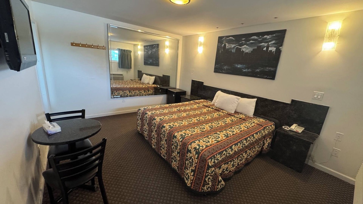 Lyndhurst Hotel | Winslow Motel