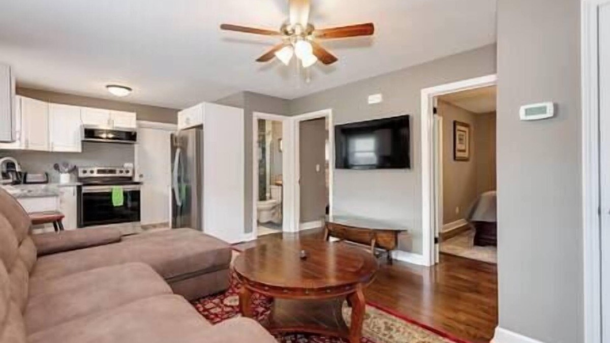 Winston - Salem Apartment | Winston's - 2 BR - Downtown's - Queens - Pad 1