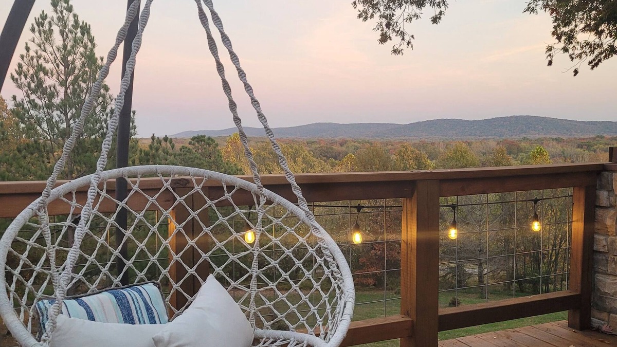 Equality Cabin | Winter escape! Winter/Christmas decor Dec - Jan near Shawnee National Forest!