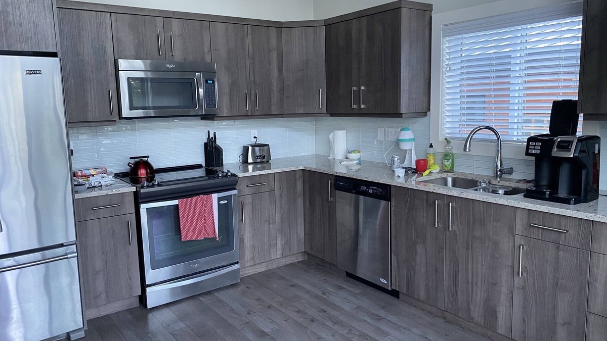 Youbou Cottage | Winter get away with lake view and personal hot tub.