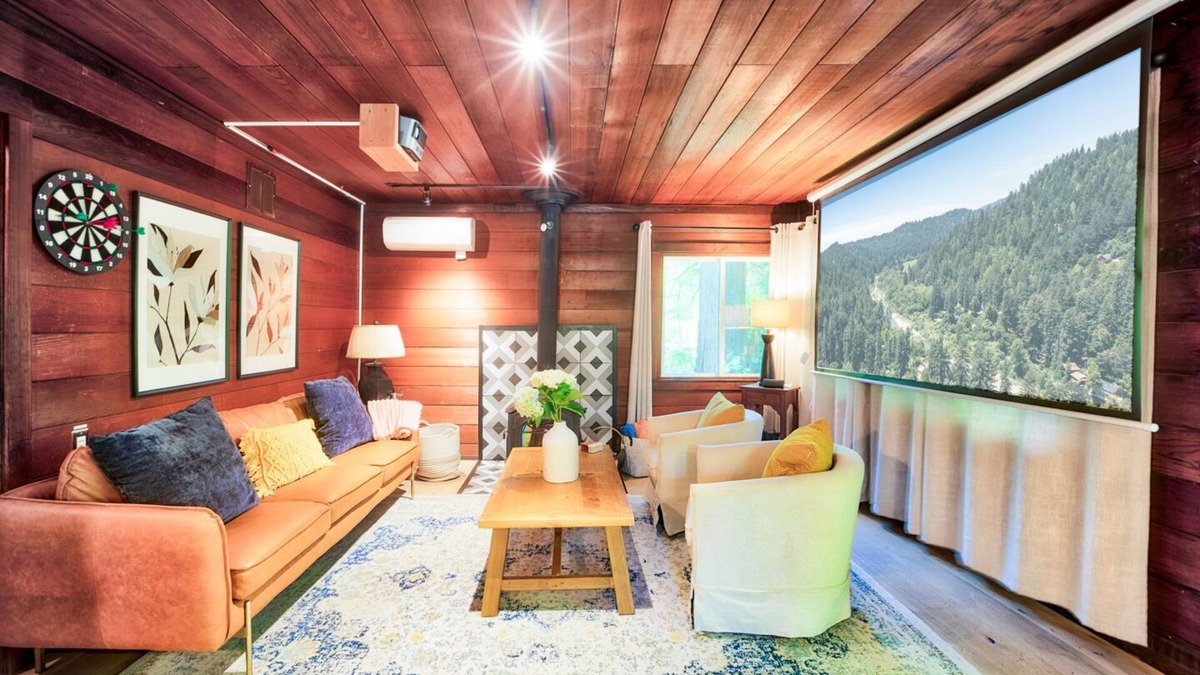 Forest Hills Cabin | Winter Promo: Stylish Cabin Near Dtown Santa Long Stay Open. Pet-friendly!