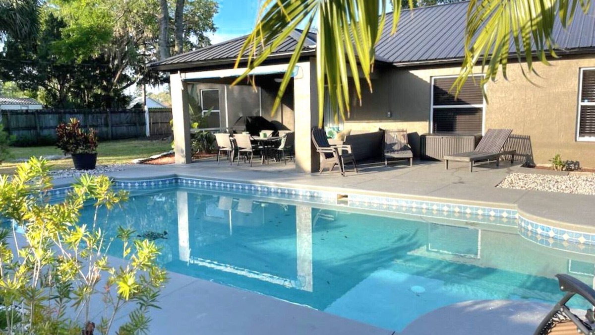Florida Shores House | WINTER/SPRING DEALS POOL, TROPICAL F. BK YARD GARAGE BEACH CLOSE 2 ALL