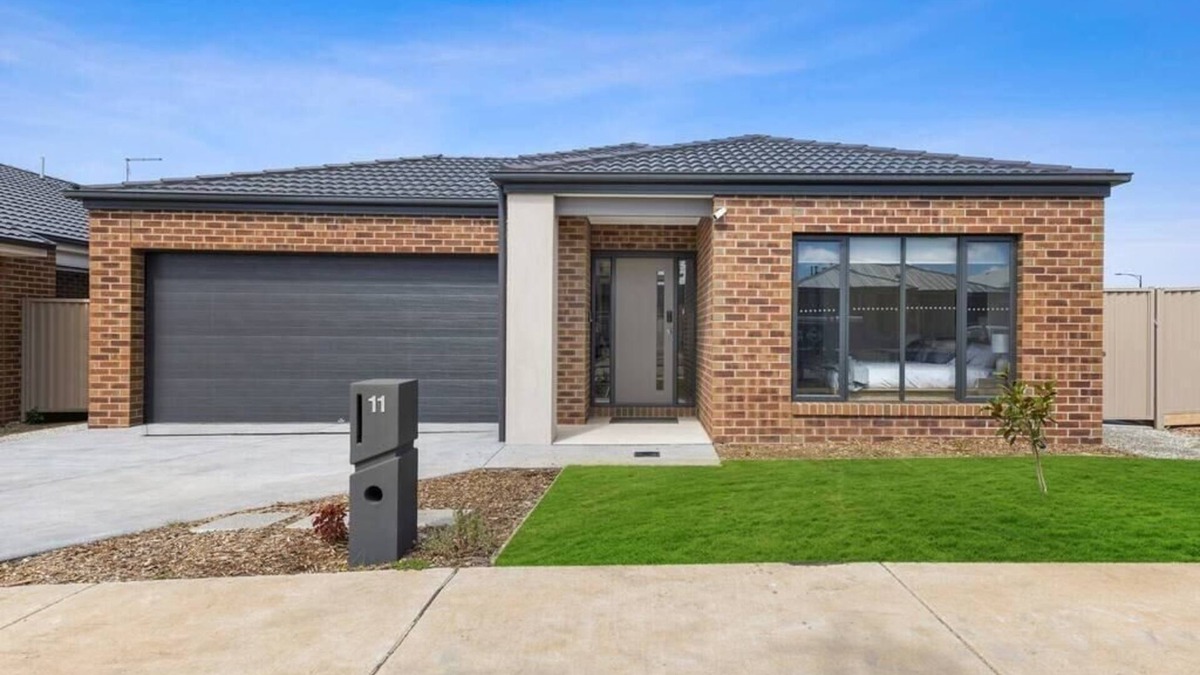 Delacombe House | Winter Valley Retreat - Palatial Pad in the Valley!