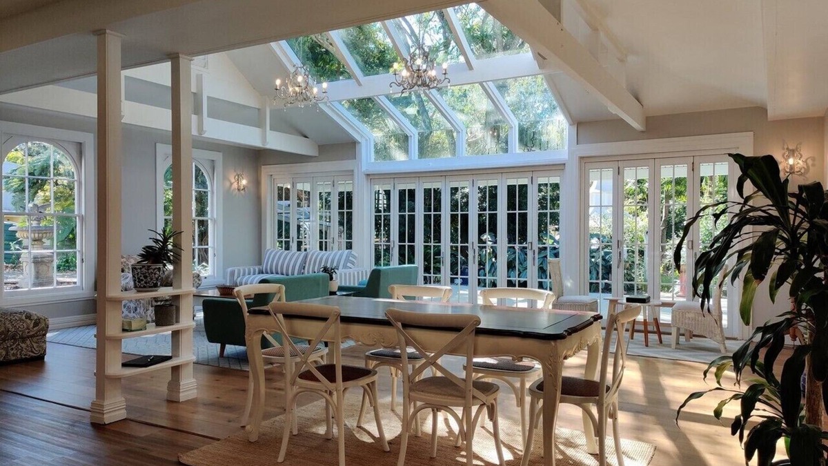Balmoral Ridge House | WinterGreen Manor, Glass Pavilion - stylish and charming minutes from Maleny