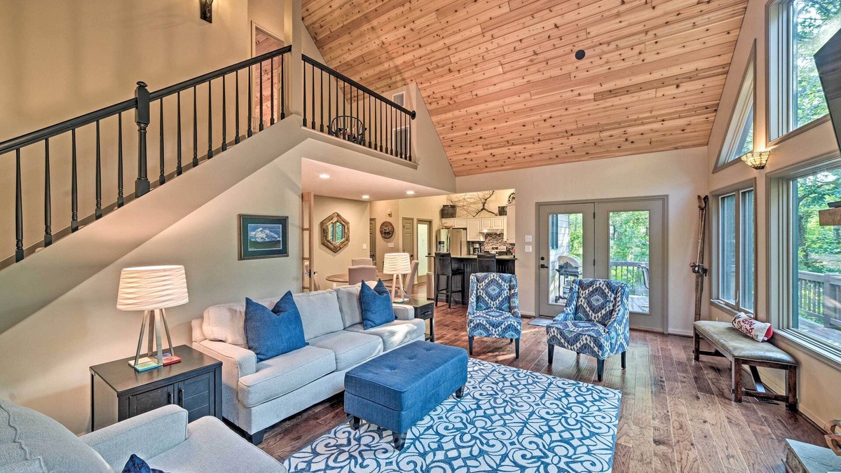 Roseland Cottage | Wintergreen Resort Home w/Deck: Walk to Slopes
