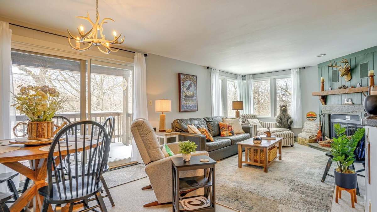 Nellysford Condo | Wintergreen Resort Condo: Deck & Golf Course Views