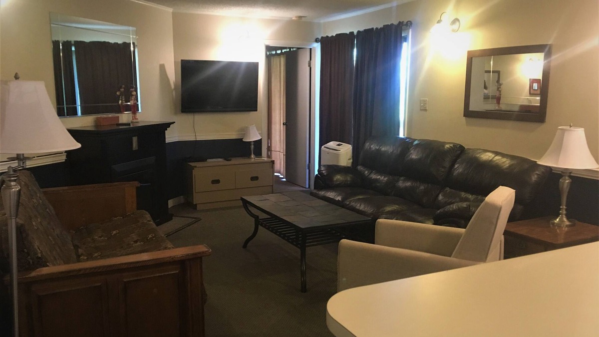 Ghent Apartment | Winterplace Condo E201