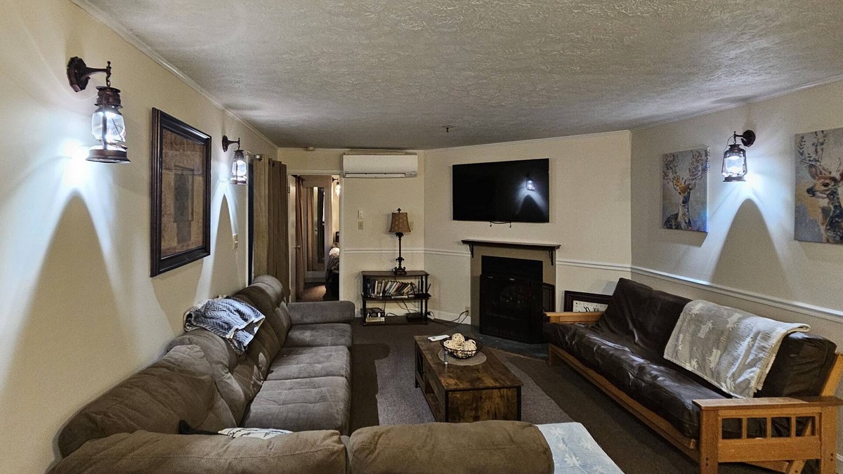 Ghent Condo | Winterplace D106 Ski in Ski Out Condo First Floor