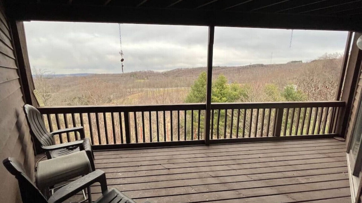 Ghent Condo | Winterplace D202-Ski-in and Ski-out