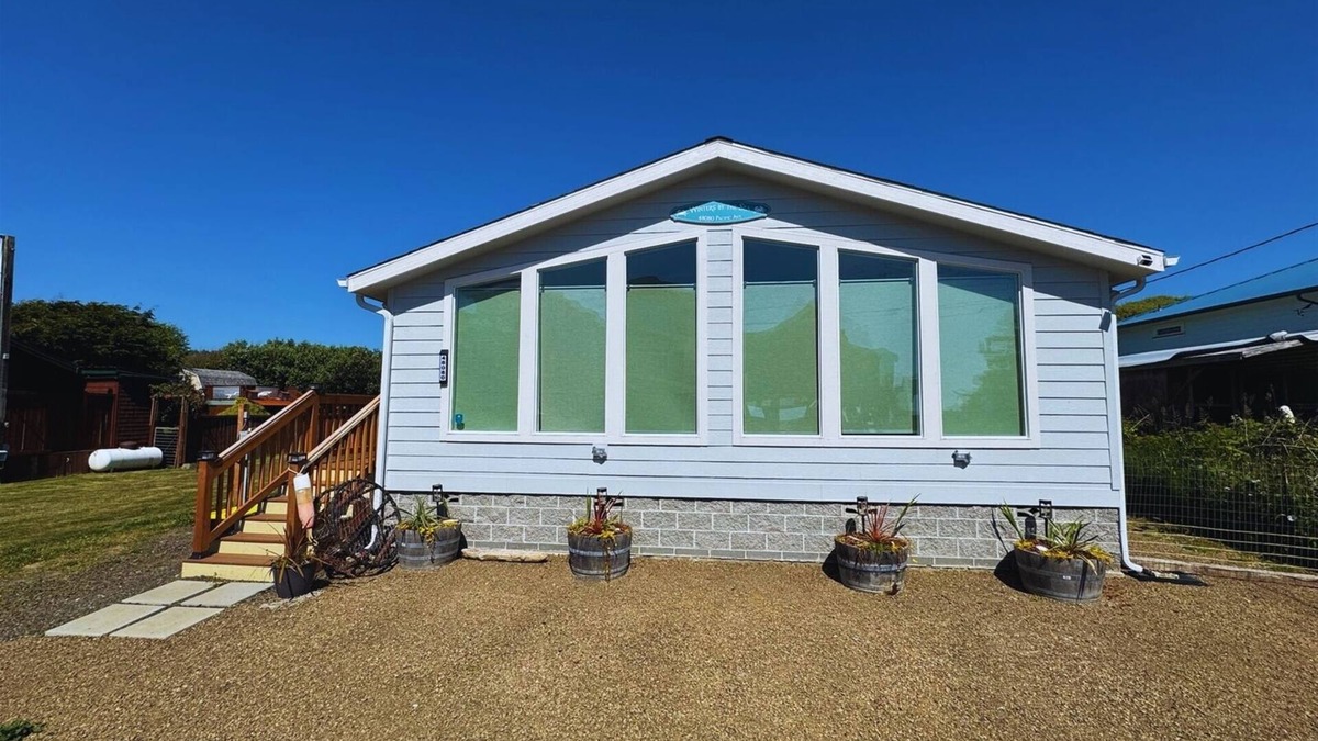 Moclips House | Winters by the Sea - Hot tub - Fenced in yard