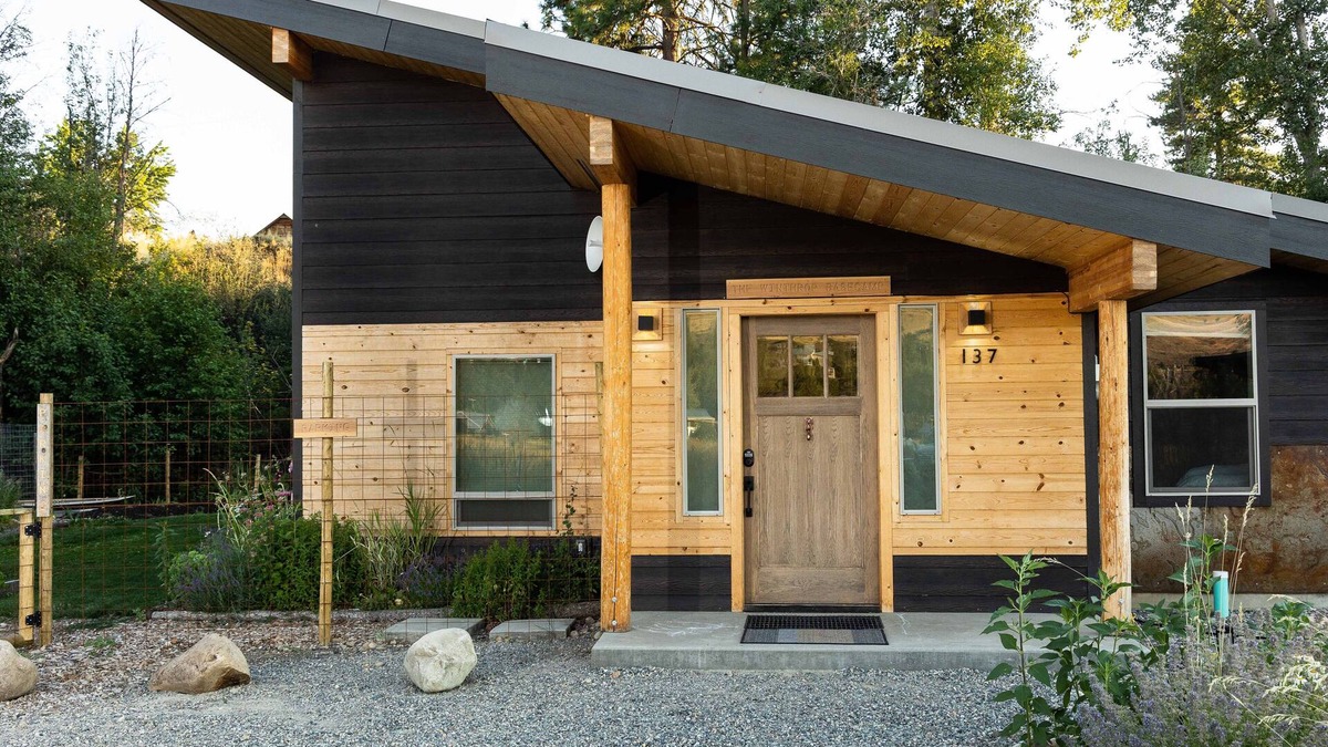 Winthrop House | Winthrop Basecamp-new trailside vacation home 15 min walk to downtown!