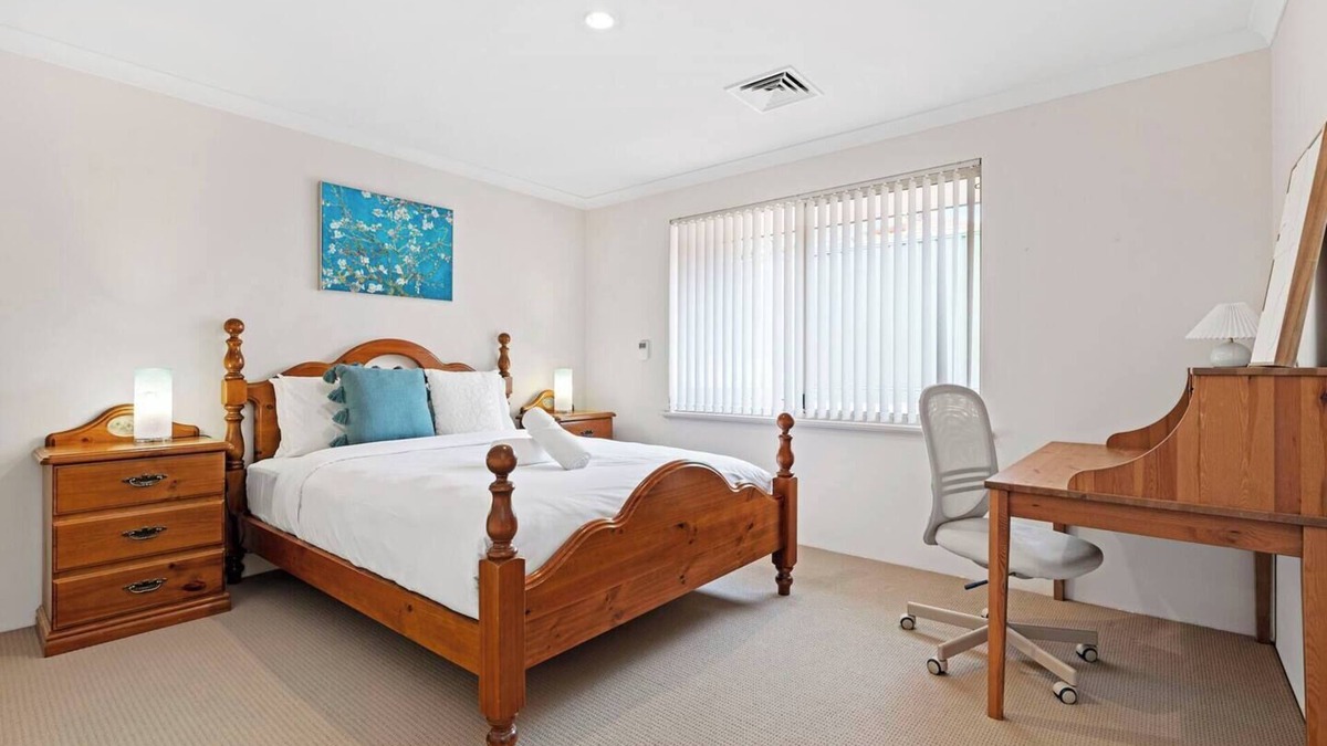 Winthrop House | Winthrop Mansion - 5 Bed, 3 Bath, Pool Table, BBQ