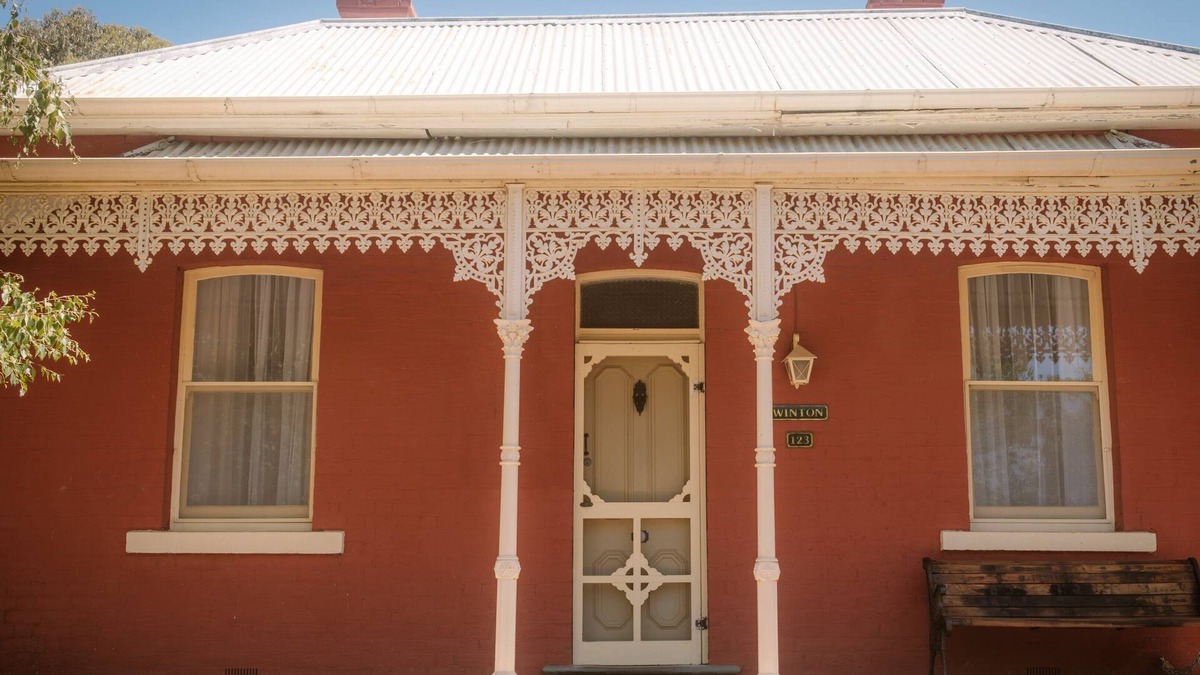 Maldon Cottage | Winton Cottage Maldon - Heritage Home. Central Heating. Cozy Fireplace. On Sale