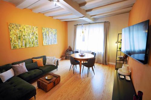 Historic Downtown Apartment | Winzerhaus am Kardinalsberg