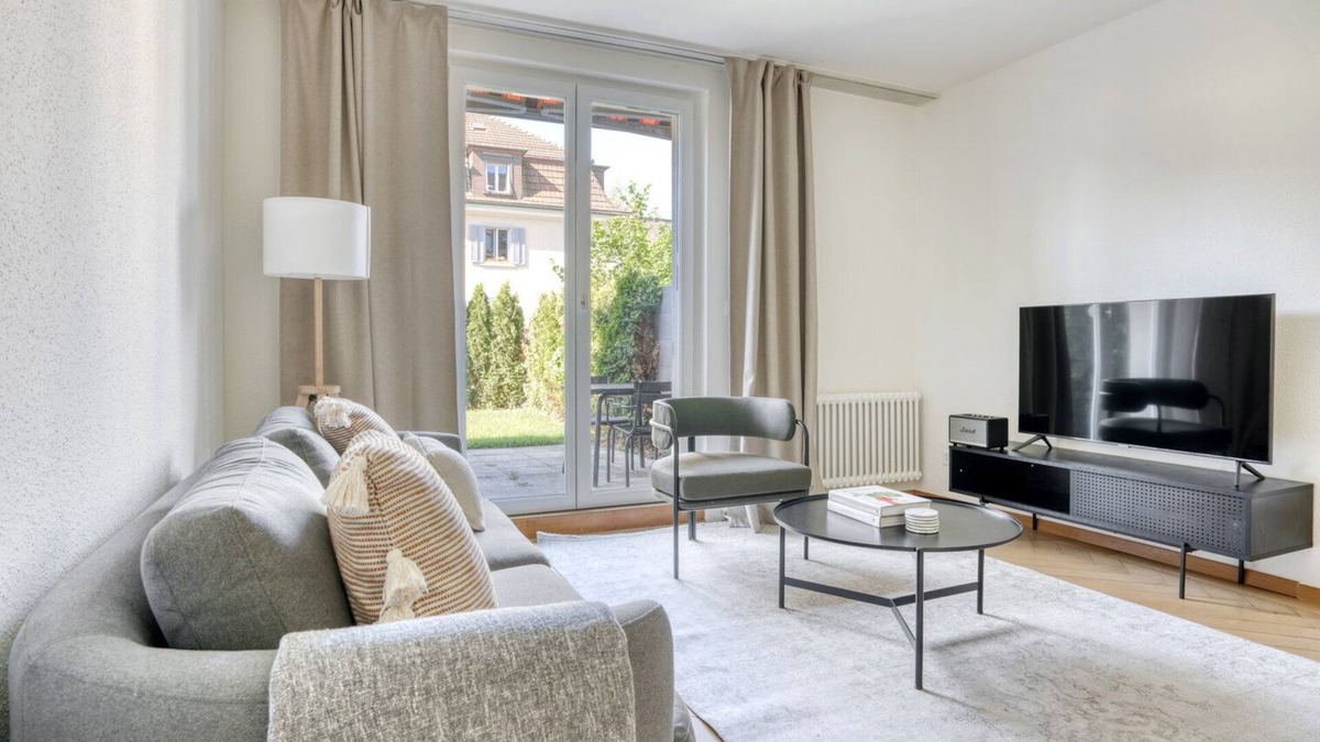 Wipkingen Apartment | Wipkingen 2.5 Room w/Storage & W/D, 2 mins to Mkt