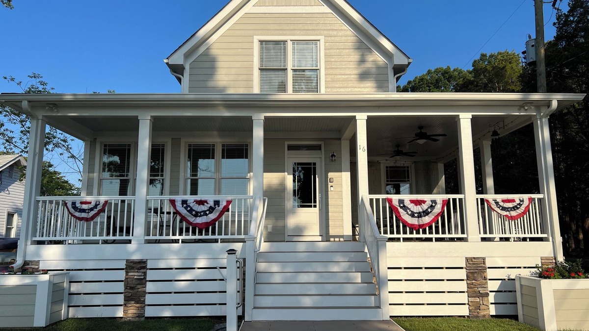 Colonial Beach House | Wirt Every Penny ~ A Quick Walk to The Beach with Beautiful Views of The River