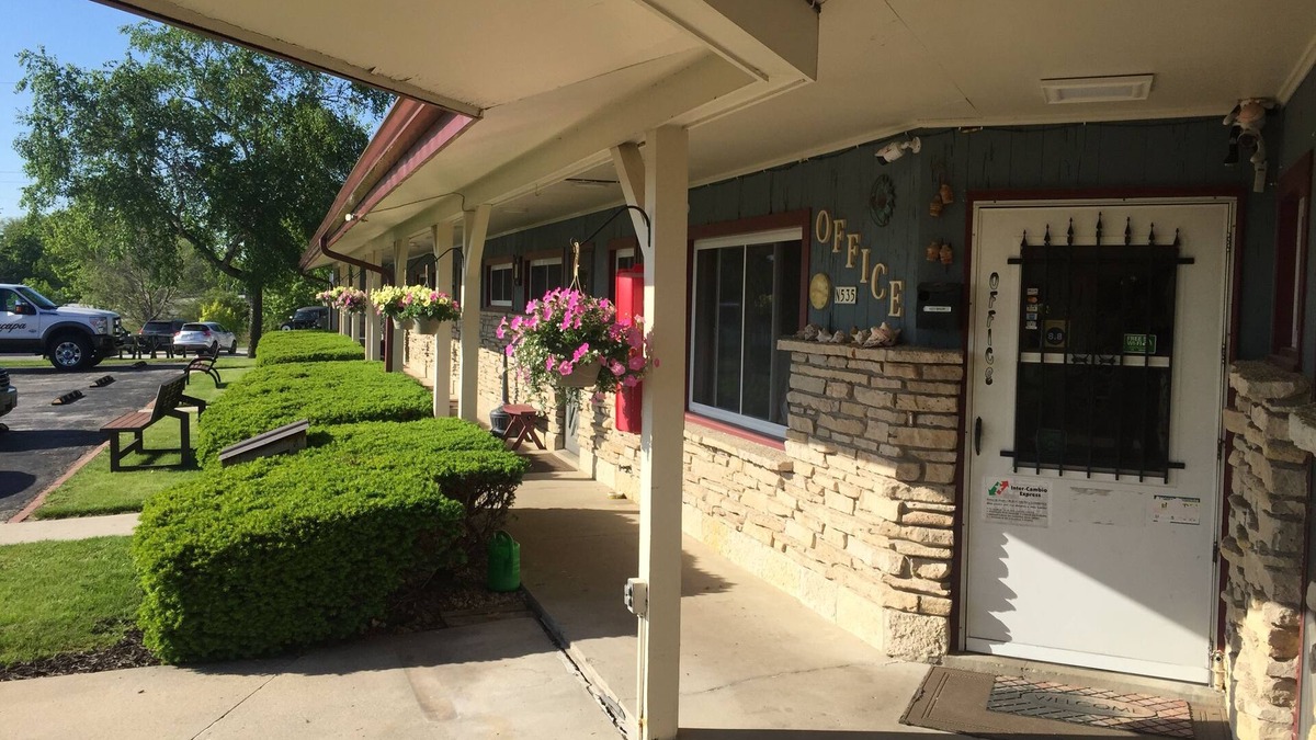 Random Lake Hotel | Wisconsin-Aire Motel By OYO Random Lake