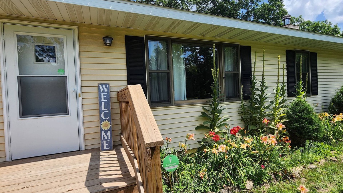 Adams County House | Wisconsin Dells Family Getaway - 'Sunflower' at Spring Lake/'100 Acre Woods'
