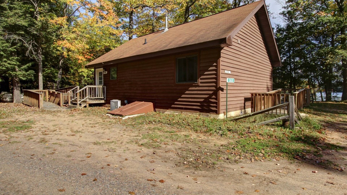 Lac du Flambeau Cabin | Wisconsin Northwoods, Lakeside Cabin w/shared Dock. ADA Friendly. Pet Friendly!