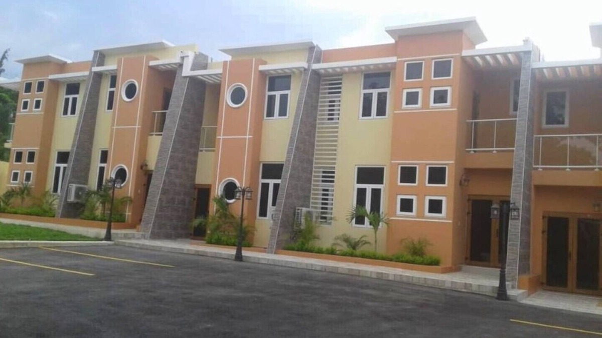 Port-au-Prince House | WISDOM IS READY TO SERVE YOU/FREE TRANSPORTATION AVAILABLE