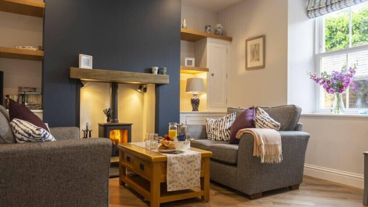 Warkworth Cottage | WISTERIA COTTAGE, family friendly, with open fire in Warkworth