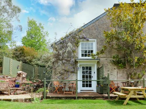 Paignton House | Wisteria Cottage