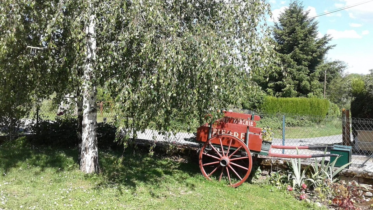 Dompierre-les-Eglises Apartment | Wisteria Cottage suitable for 3 adults.